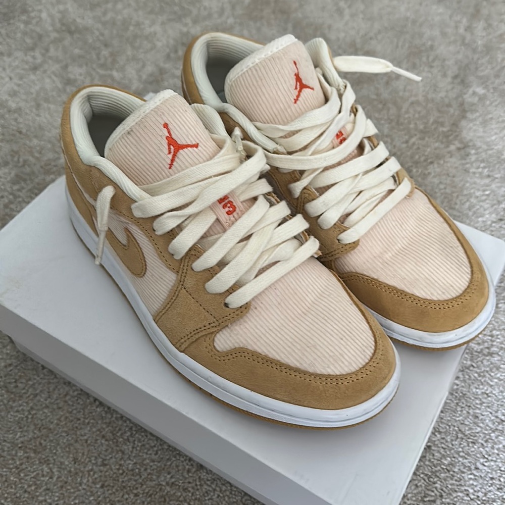 Wmns Air Jordan 1 Low SE(box included)